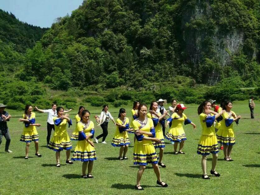 黄金洞石家坝向家村草原自助旅游攻略