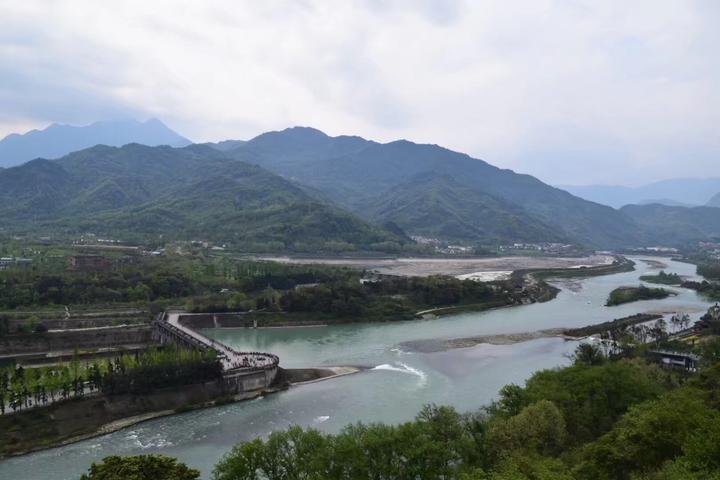  都江堰风景区在哪儿