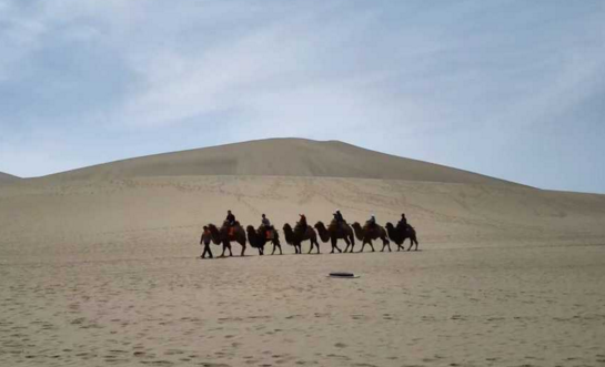 鳴沙山這一名字的由來是什么 鳴沙山好玩嗎