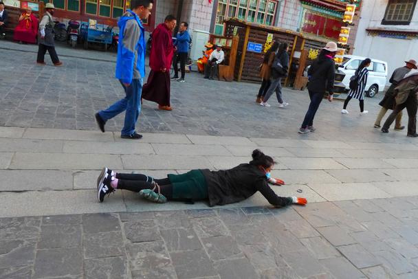 布達拉宮和大昭寺區別 布達拉宮和大昭寺多遠