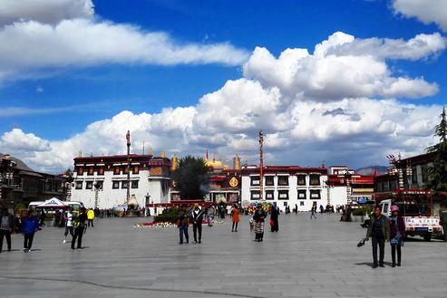 布达拉宫和大昭寺区别 布达拉宫和大昭寺多远