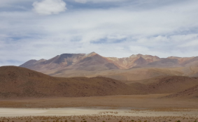 安第斯山脉是哪个国家的  哪个洲的 智利安第斯山有什么好玩的