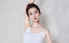 金晨的男朋友是谁  长什么样  金晨坠马邓伦有没有陪伴在身边