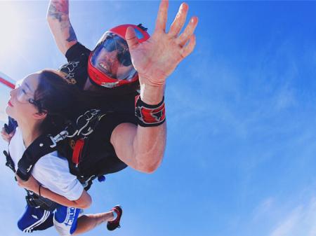 迪拜skydive多少钱 迪拜跳伞多少钱一次