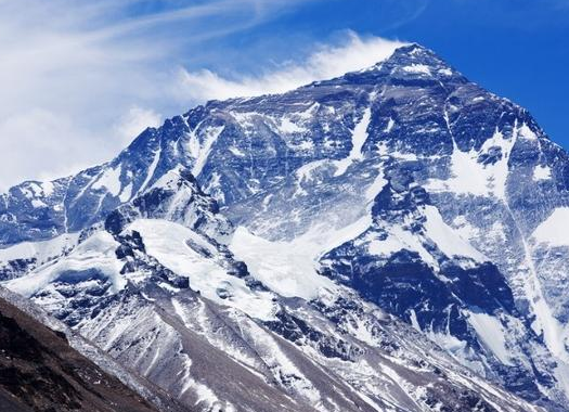 珠穆朗玛峰高约多少米   珠穆朗玛峰在哪儿 有什么特点