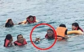 游客在泰国抓海星拍照为何引起热议  为何在泰国抓海星需谨慎呢