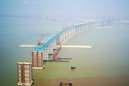 中国大桥合龙场面是什么样 
