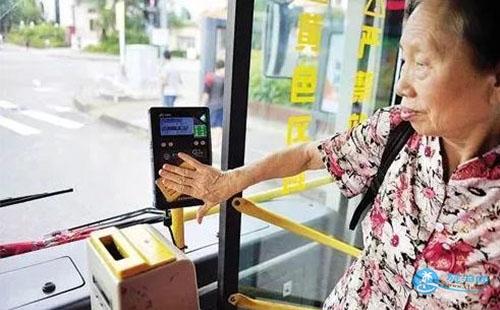 武汉外地老年人可以免费坐公交吗 外地老人怎么免费坐武汉公交