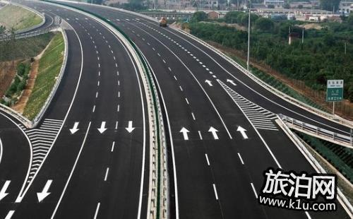 中国首条超级公路是谁建设的