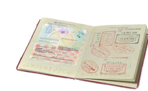 如果在国外旅游的时候，护照盖满了怎么办