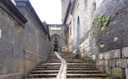 来镇江旅游必去的景点和必吃的美食有哪些？
