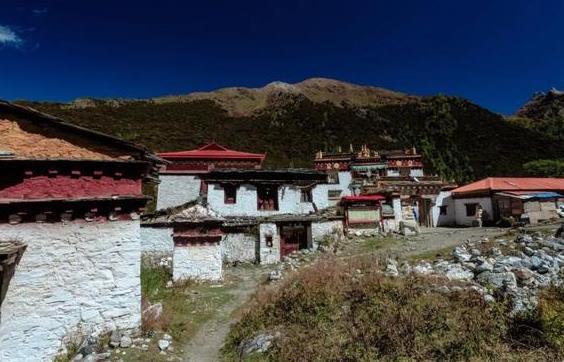 稻城亚丁旅游最佳季节几月去最好(附超详细旅游攻略)