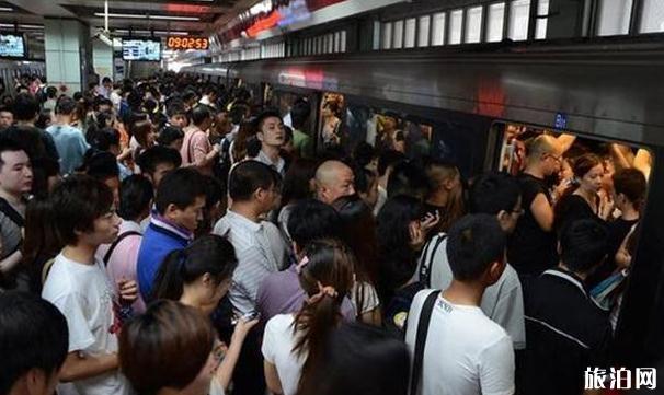 北京地铁拥挤图片 十一北京最拥挤的景点有哪些
