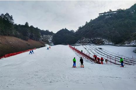 重庆梦幻奥陶纪冰雪世界开放滑雪场 滑雪一小时免费吗