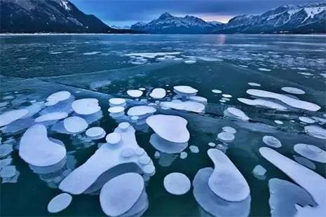 新疆赛里木湖冰泡蓝冰观赏时间是什么时候