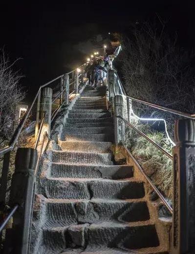 為什么要夜爬華山 夜晚怕華山安全嗎