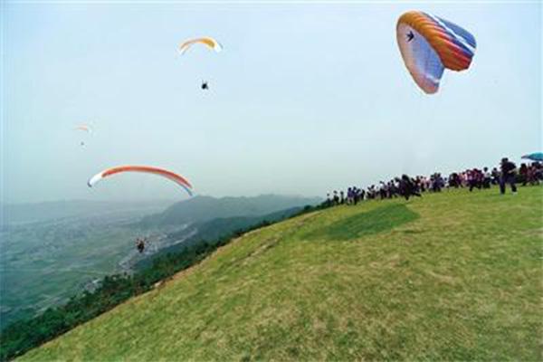 南宁武鸣县大明山六朵云滑翔基地收费多少+怎么预约