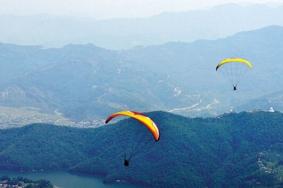 尼泊尔玩滑翔伞安