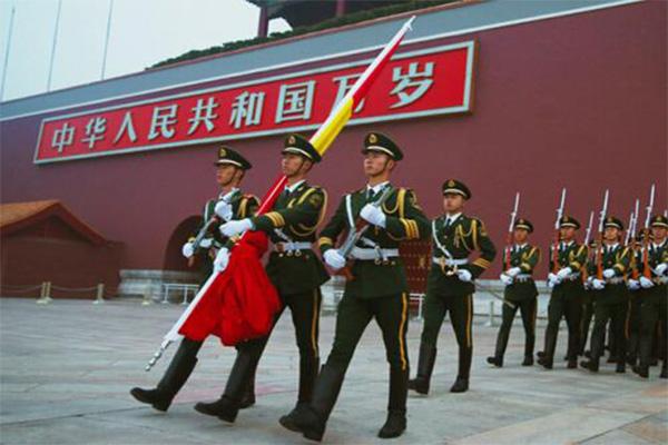 北京天安门10月1日升国旗时间