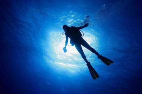 学潜水多少钱 初次潜水要买装备吗