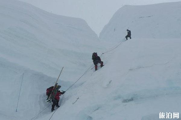 尼泊尔发布登山禁令 珠穆朗玛峰登山证暂停
