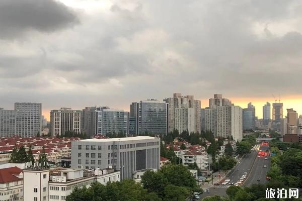 上海东方明珠塔被闪电击中 上海暴雨预警2020年八月