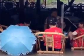 成都大妈洪水中打麻将怎么回事 四川哪些地方有暴雨
