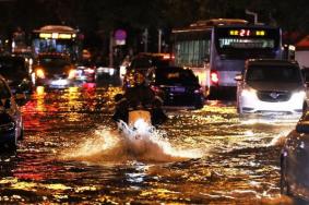 北京全市公园景区12日全部关闭 迎来特大暴雨