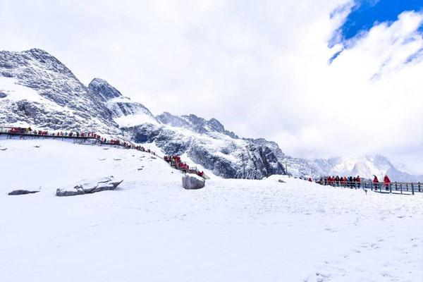 玉龙雪山滑雪场海拔多少米 门票多少钱