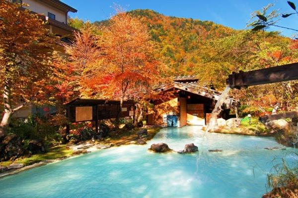 日本可以观赏红叶的温泉有哪些