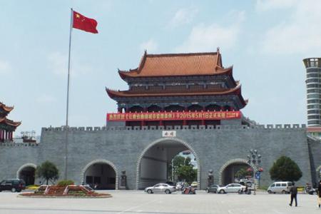 2024曲靖南城门旅游攻略 - 门票价格 - 优惠政策 - 开放时间 - 交通 - 地址 - 电话 - 天气