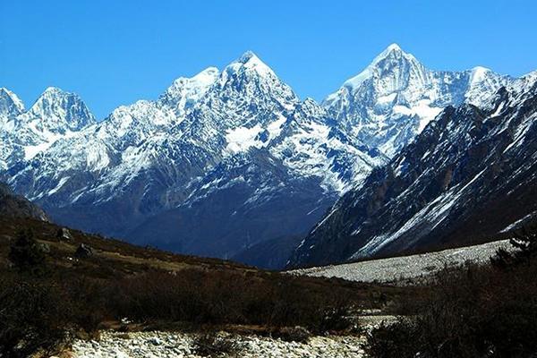 贡嘎雪山徒步旅游攻略徒步路线推荐