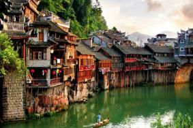 凤凰古城游玩攻略 景点推荐交通住宿