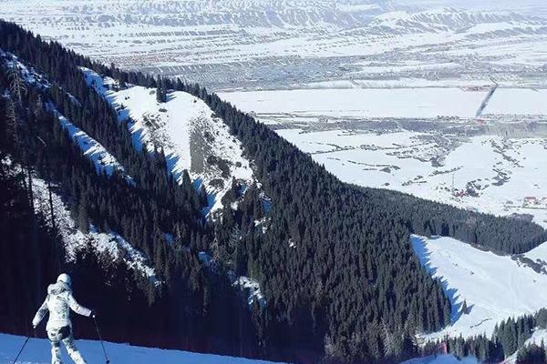 新疆滑雪的地方有哪些 附交通攻略