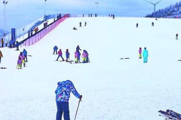 五峰国际滑雪场门票多少钱 五峰国际滑雪场在哪里