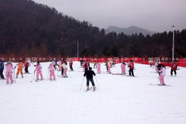 五老峰國際滑雪場怎么樣 五老峰國際滑雪場多少錢