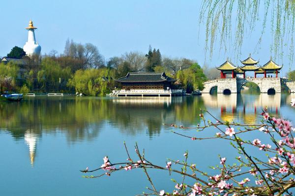 娱乐住宿 美人游记 瘦西湖是著名的湖上园林,是来到扬州必游的景点之