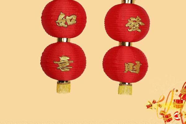 首页 娱乐住宿 名词解释 3,春节挂象征团圆意义的红灯笼,来营造一种