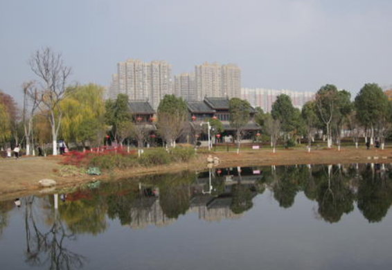 码头潭文化遗址公园位于武汉市东西湖区吴家山北部,在码头潭村西城隍