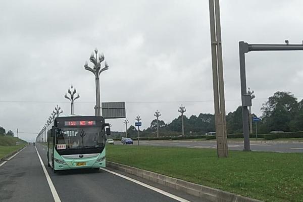 2021年4月24日眉山主城区公交车免费开放
