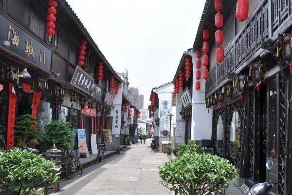 浙江旅游必去的景点 7条人气美食街推荐