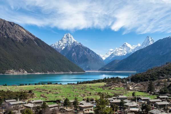 拉林鐵路開通了 拉薩旅游景點攻略