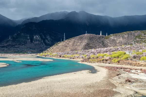 拉林鐵路開通了 拉薩旅游景點攻略