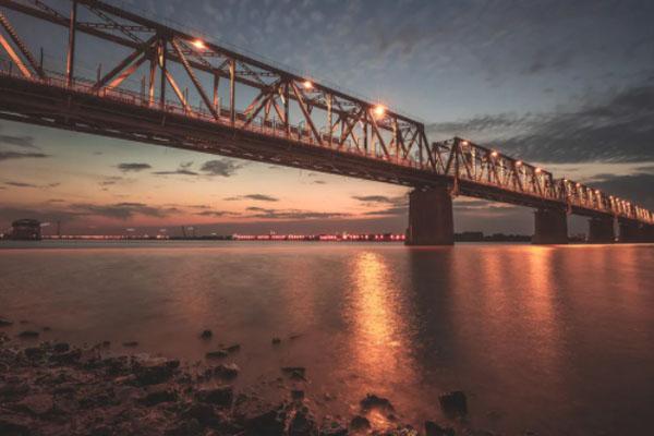 2021年6月22日起哈尔滨滨州铁路桥变身祝福桥
