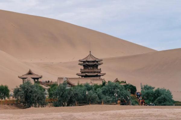 敦煌有甚么好玩的处所或景面