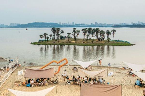 8月武汉东湖沙滩景区暂时关闭