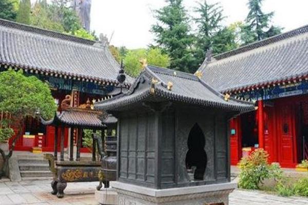 崂山汗青上有哪些讲没有雅寺院？