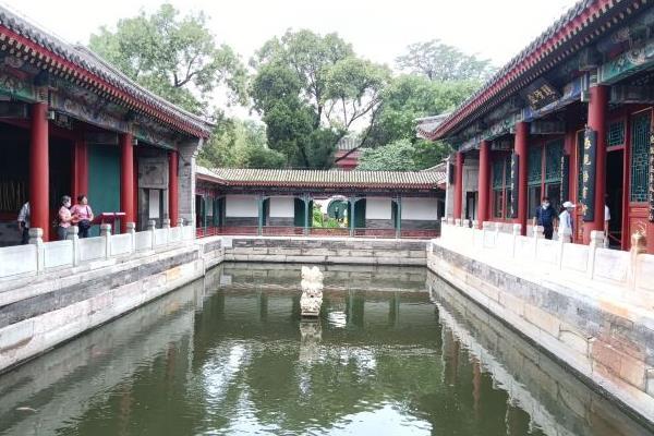 2021因道路施工北京北海公园静心斋北门暂停开放
