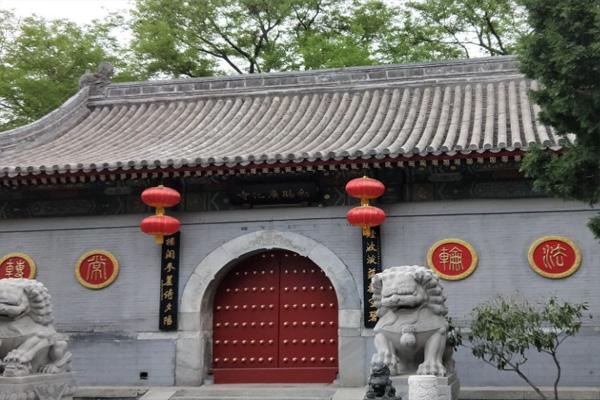 受疫情影响10月26日零点起北京广化寺暂停开放通知