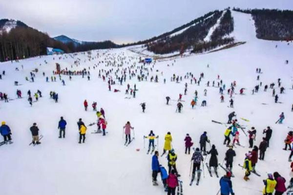 武汉有室内滑雪场吗